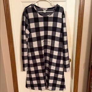 Duluth Trading Co Black and White Plaid Long Sleeve Dress